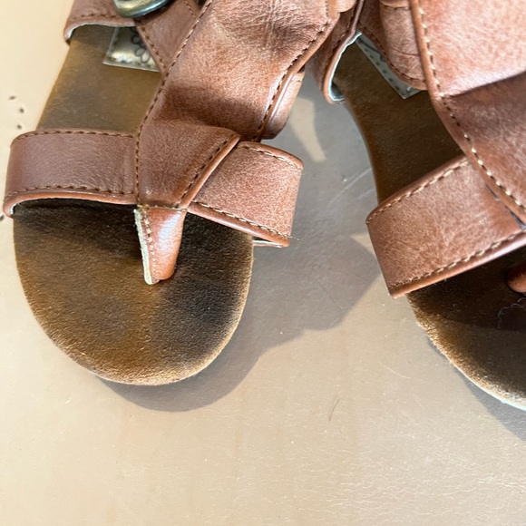 Joyfolie Gladiators size 9 EUC - Picture 5 of 8